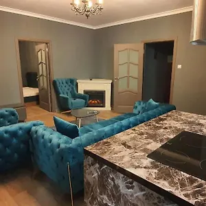 verificați disponibilitatea